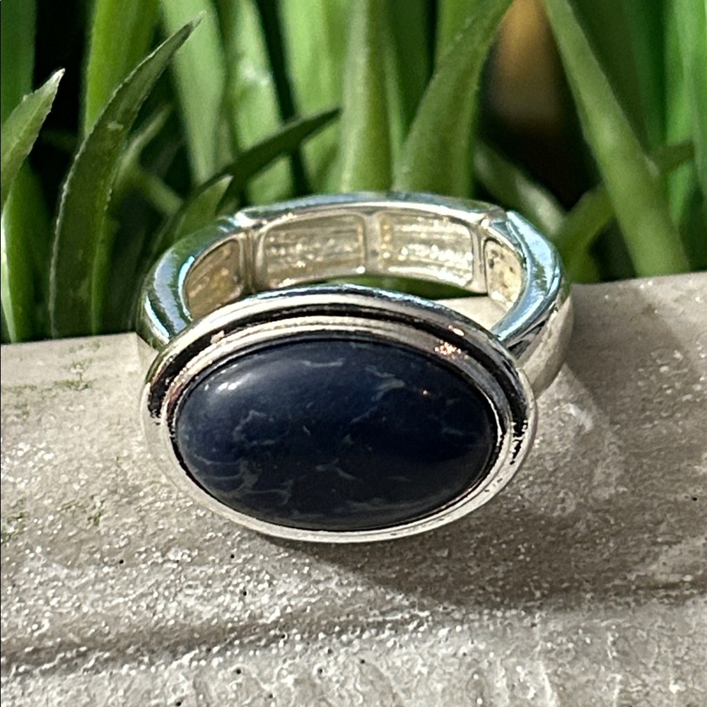 Avon studio 1886 Azure meadow stretch ring NEW blue stone silvertone setting